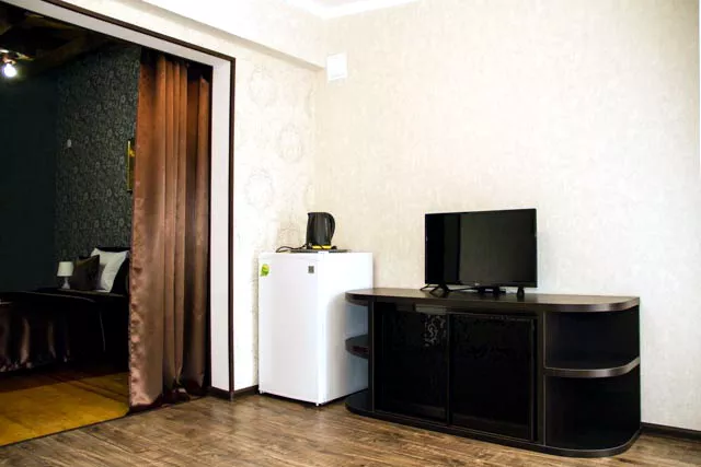 2-х комнатный номер, с балконом, с видом на горы/на море . Отель "ПОСЕЙДОН". Гагра