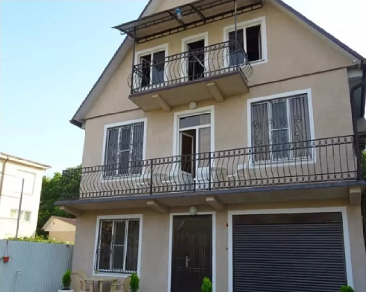 . Частный сектор Две сестры. Сухум