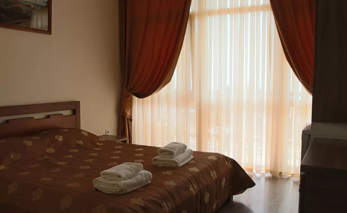 Однокомнатный двухместный номер с видом на море. Гостевой дом "Зеленая бухта". Отдых с детьми