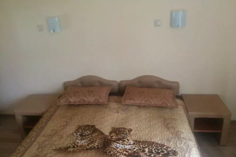 . Гостевой дом "Аист". Новый Афон