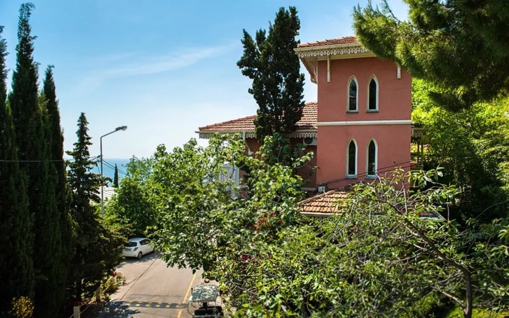 Дом Цветов. Виллы "Мераба". Гурзуф