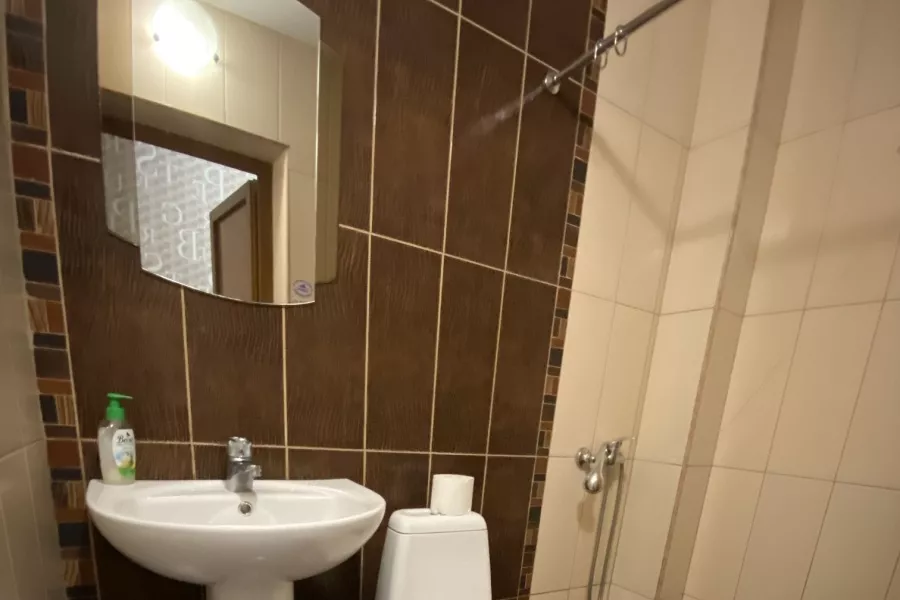 Стандарт трехместный. Гостиничный комплекс "Анжелика-Альбатрос". Лоо