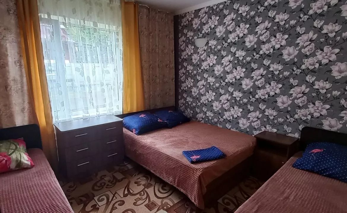 4-х местный номер. Частный сектор "Ксения". Совет-Квадже 4-х местный номер. Частный сектор "Ксения". Совет-Квадже