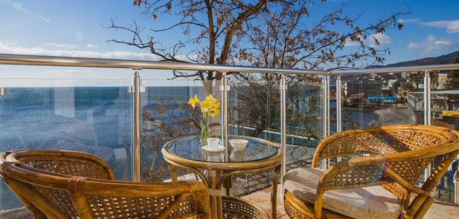 Полулюкс с балконом. Отель «Коралл». Ялта Полулюкс с балконом. Отель «Коралл». Ялта