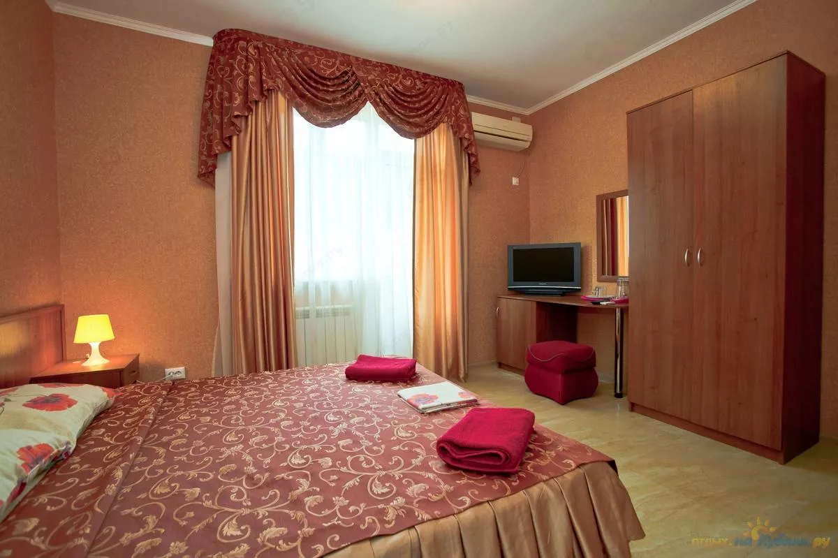 . Гостиница "Александрия" . Лазаревское