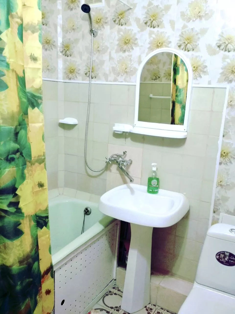 . Квартира в многоквартирном доме Квартира в спальном районе . Лазаревское