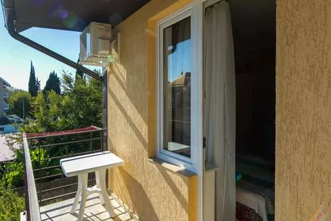 2 комнаты для пятерых с балконом. Гостевой дом Винтаж. Лазаревское