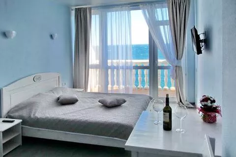 Апартаменты (Двухместный с балконом, вид на море). Эллинг «Берег». Алупка