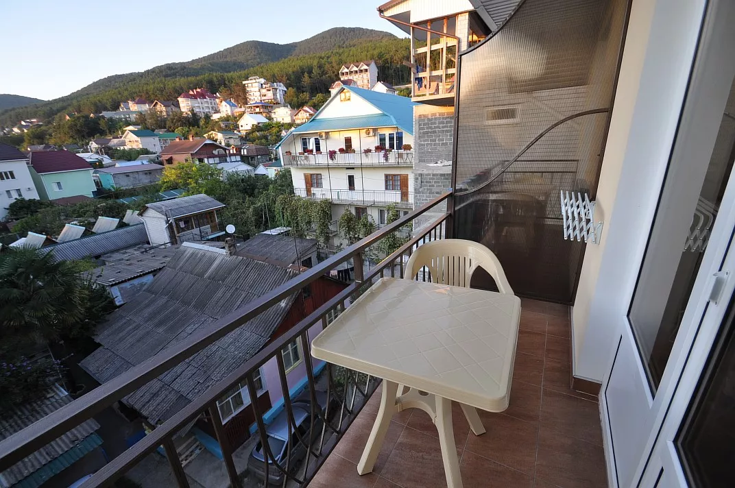 . Гостиница "Вояж" - Лазаревское. Лазаревское