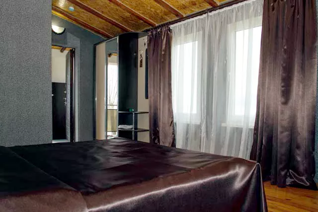 2-х комнатный номер, с балконом, с видом на горы/на море . Отель "ПОСЕЙДОН". Гагра