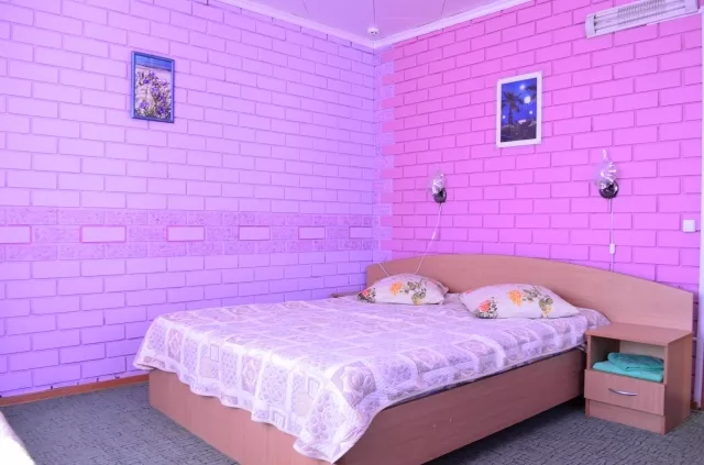 3-х местный номер в главном корпусе. Гостиница комплекс "Новинка". Ейск