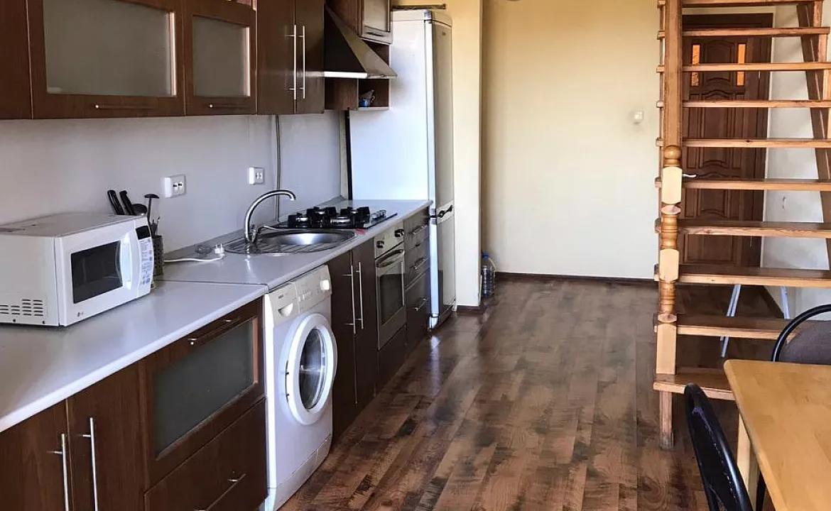 3-х комнатная двухуровневая квартира. Квартира в многоквартирном доме Двухуровневая 3-к квартира на лимане ул. Горького. Ейск