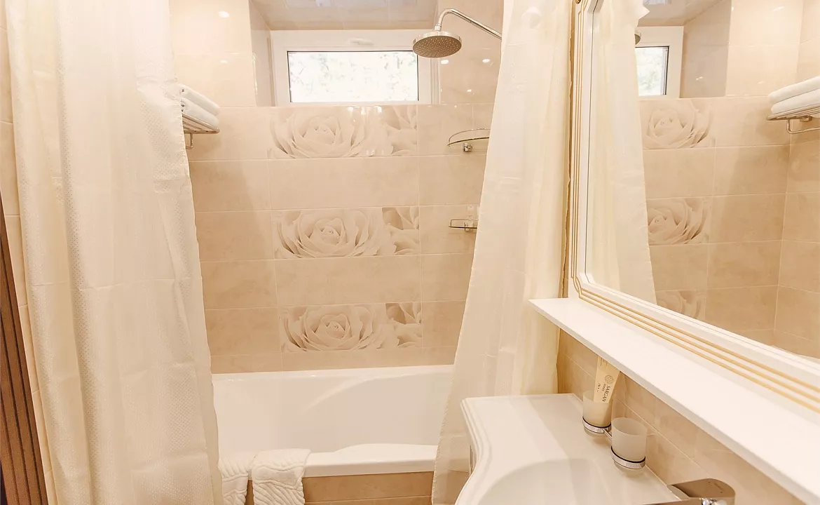 Стандарт плюс с балконом. Отель «Вилла Полианна». Сочи