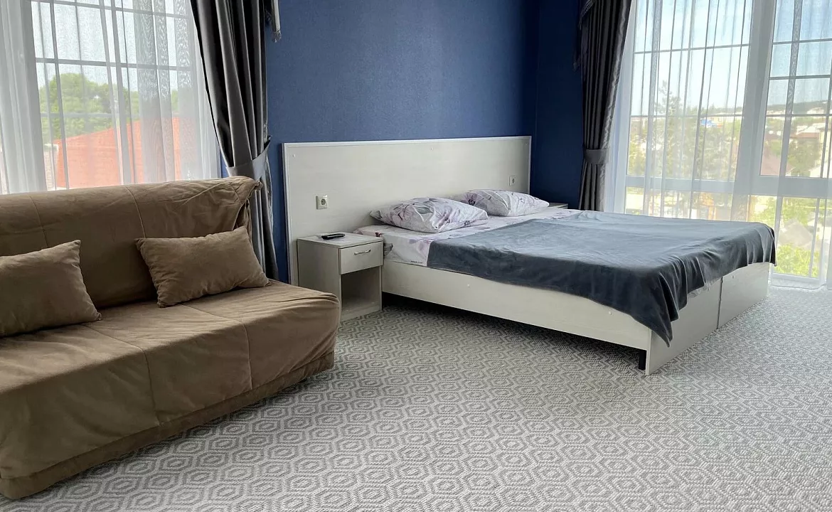 Апартаменты на 4-х человек с балконом. Гостевой дом "МЕЛИС". Дивноморское