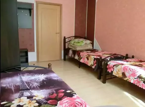 Стандартный трехместный. Гостиница «Айс Черри». Домбай-гостиницы