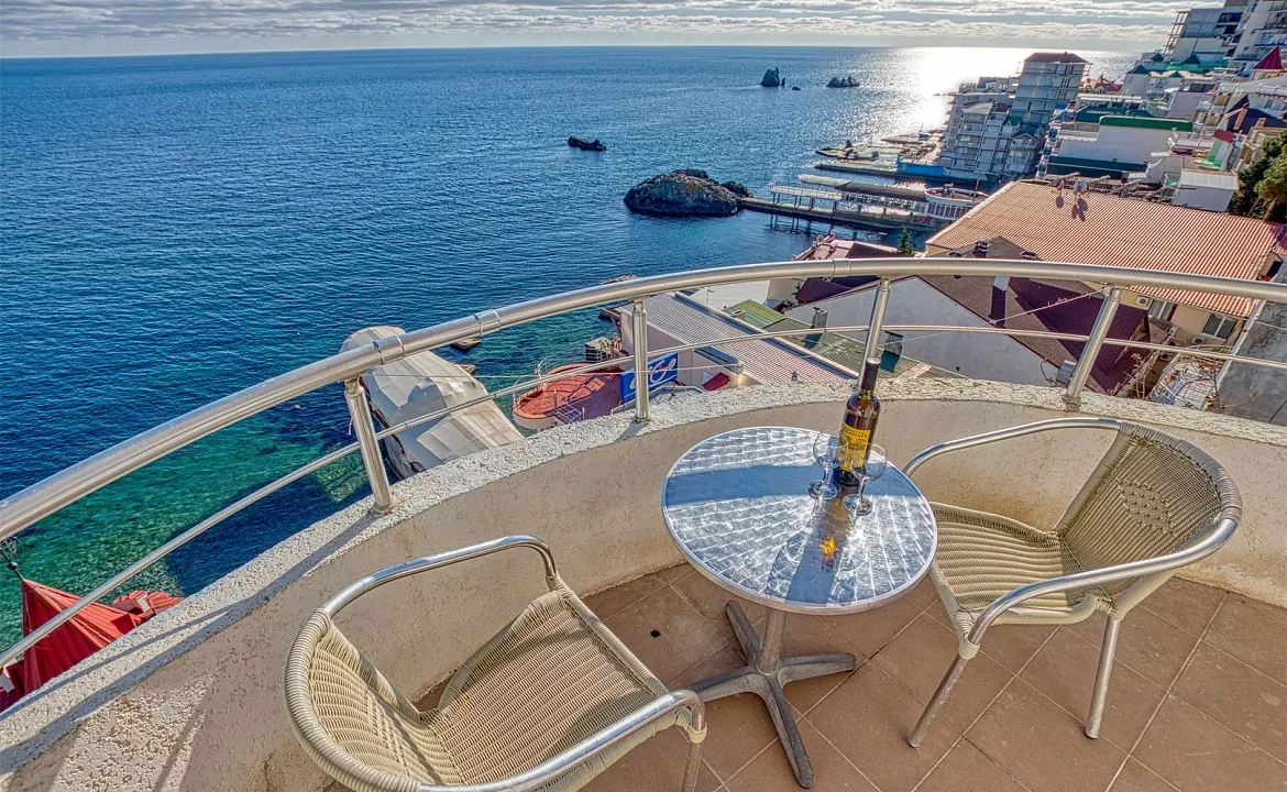 Полулюкс (вид на море). Отель «Интер». Утёс