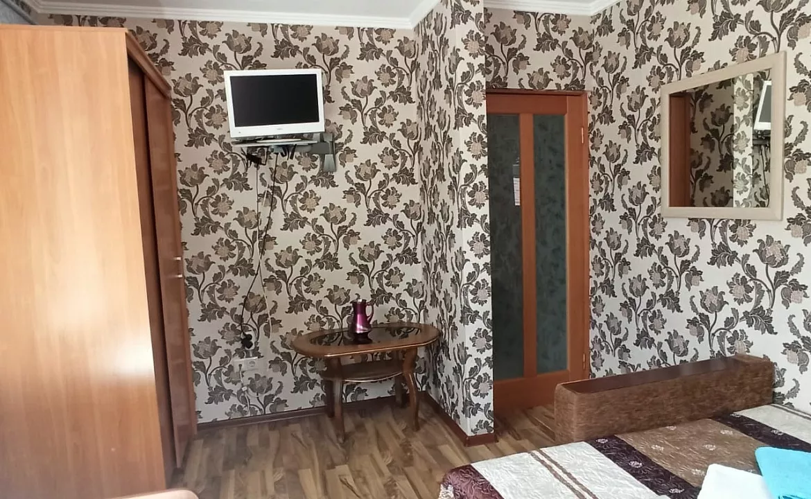 Трёхместный эконом . Гостевой дом Смайл. Адлер