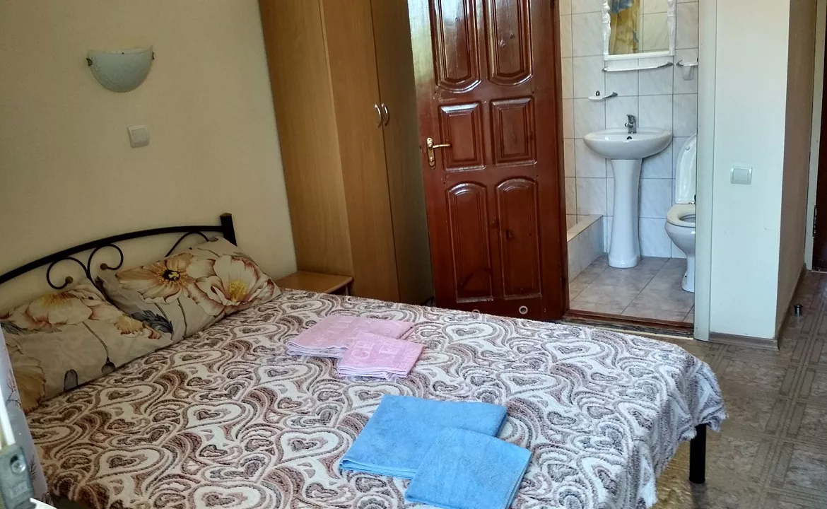 2-хместный стандартный номер. Гостиница "ВИКТОРиЯ" - Саки. Саки