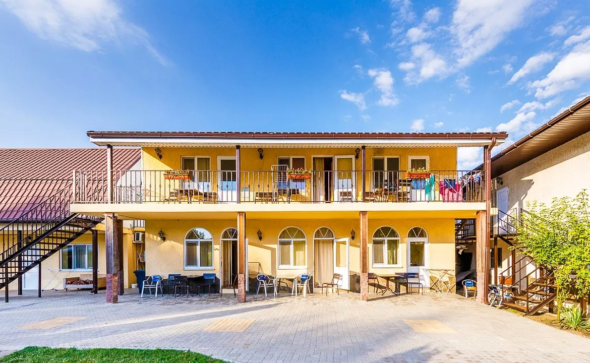 3-местный с террасой / балконом. База отдыха "Тюльпан". Витязево