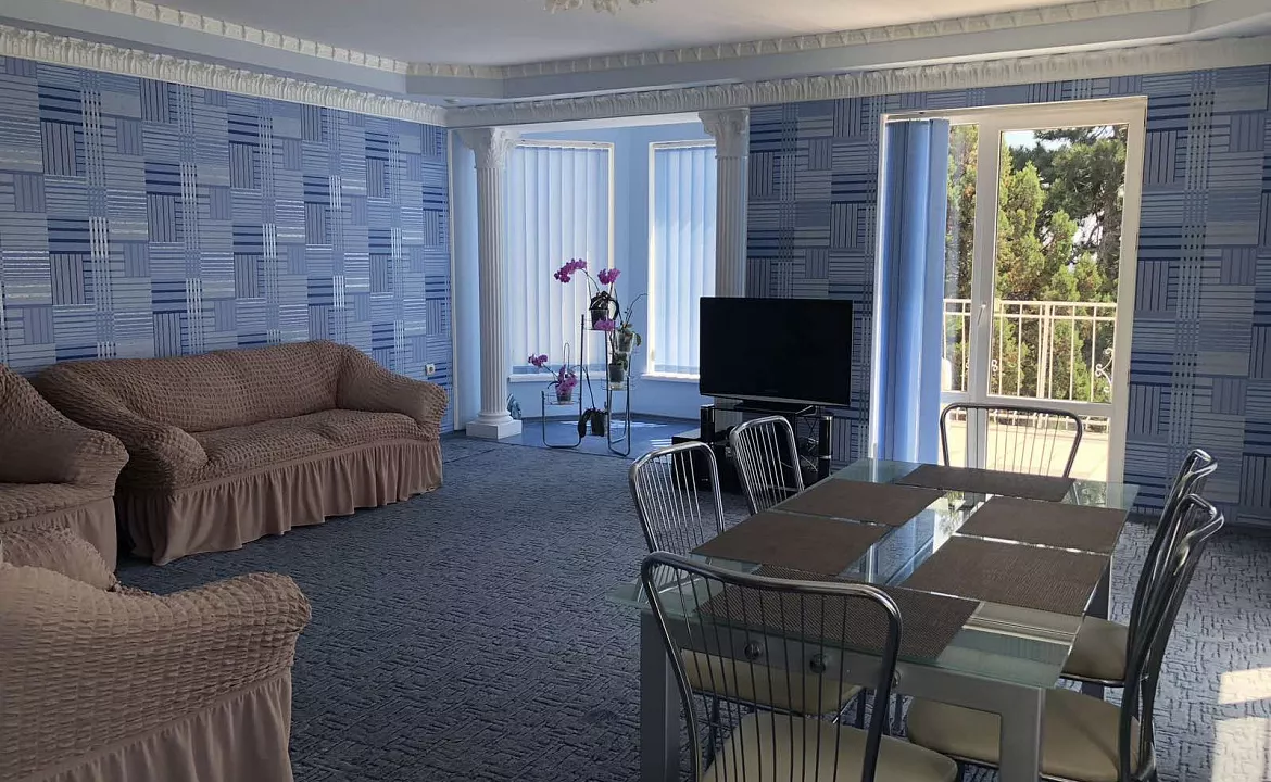 Апартаменты трехкомнатные. Гостевой дом АнНи. Гаспра