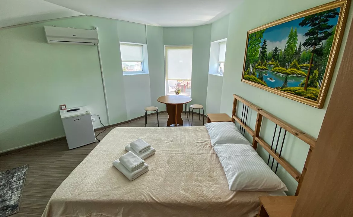 Стандарт 3х местный. Гостевой дом Волна. Нижнее Джемете Стандарт 3х местный. Гостевой дом Волна. Нижнее Джемете