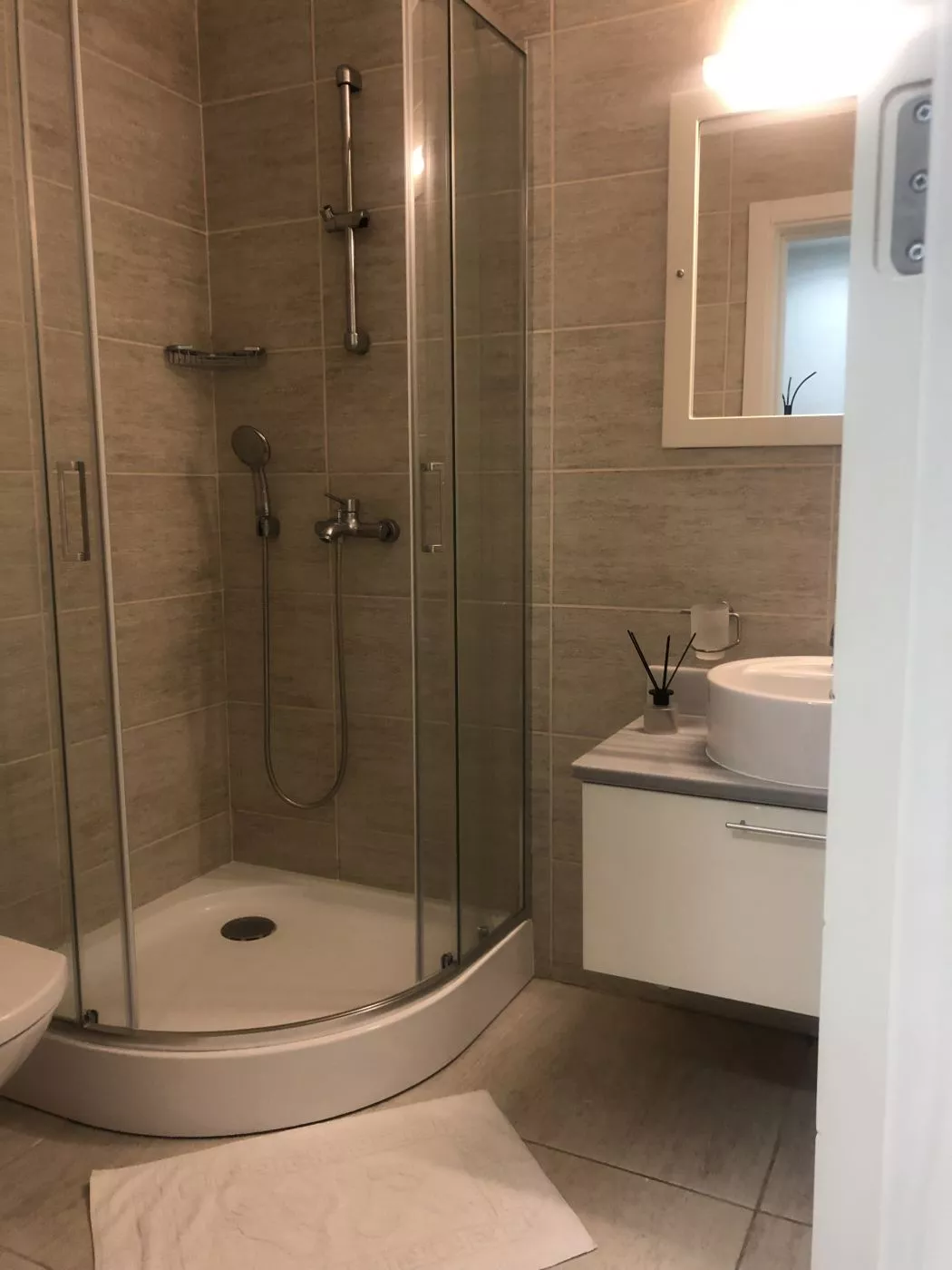 . Квартира в многоквартирном доме Апартаменты . Алушта