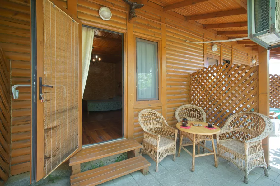 3-местный стандарт с кондиционером и мини-кухней. Эко-отель «Эспаньола». Солнечногорское