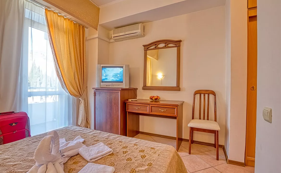 Стандарт (вид на горы). Отель «Интер». Утёс