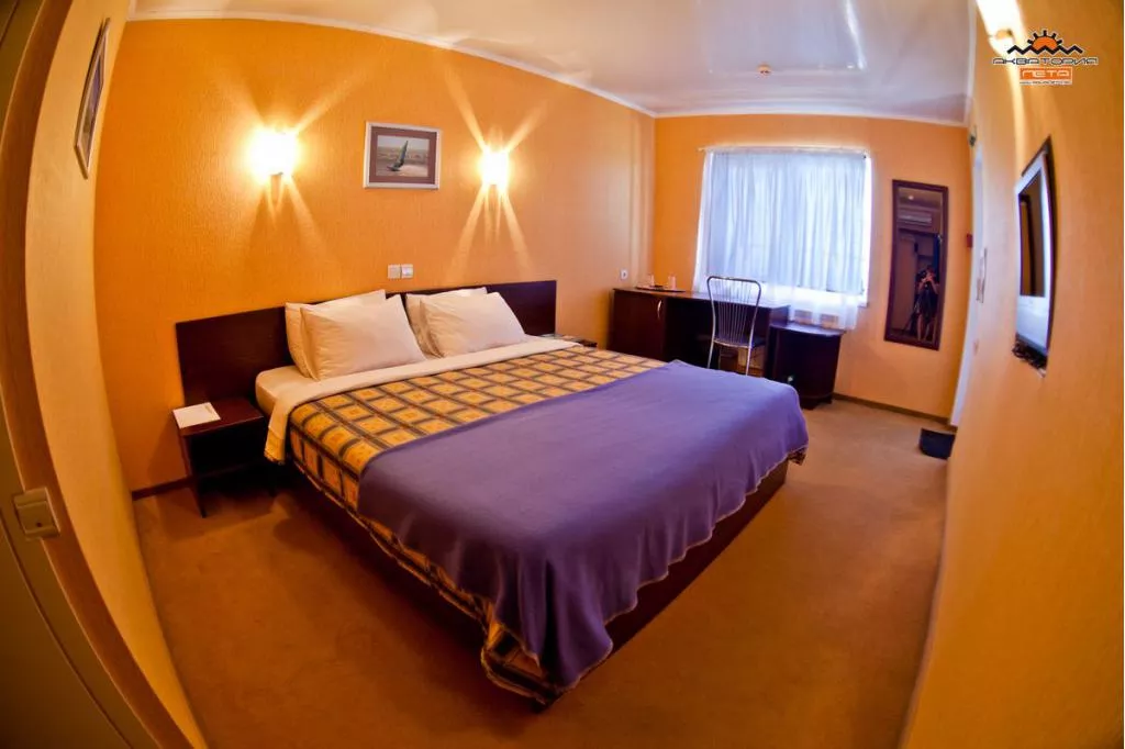 СТАНДАРТНЫЙ НОМЕР С ЛЕТНЕЙ ТЕРРАСОЙ И ВИДОМ НА БАССЕЙН. Отель Клуб-отель Акватория Лета. Ейск