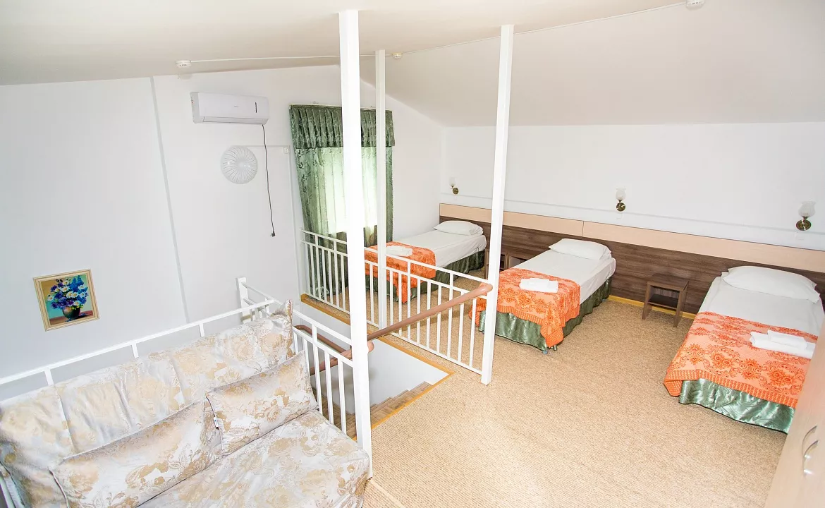 Коттедж. База отдыха "Слава". Витязево