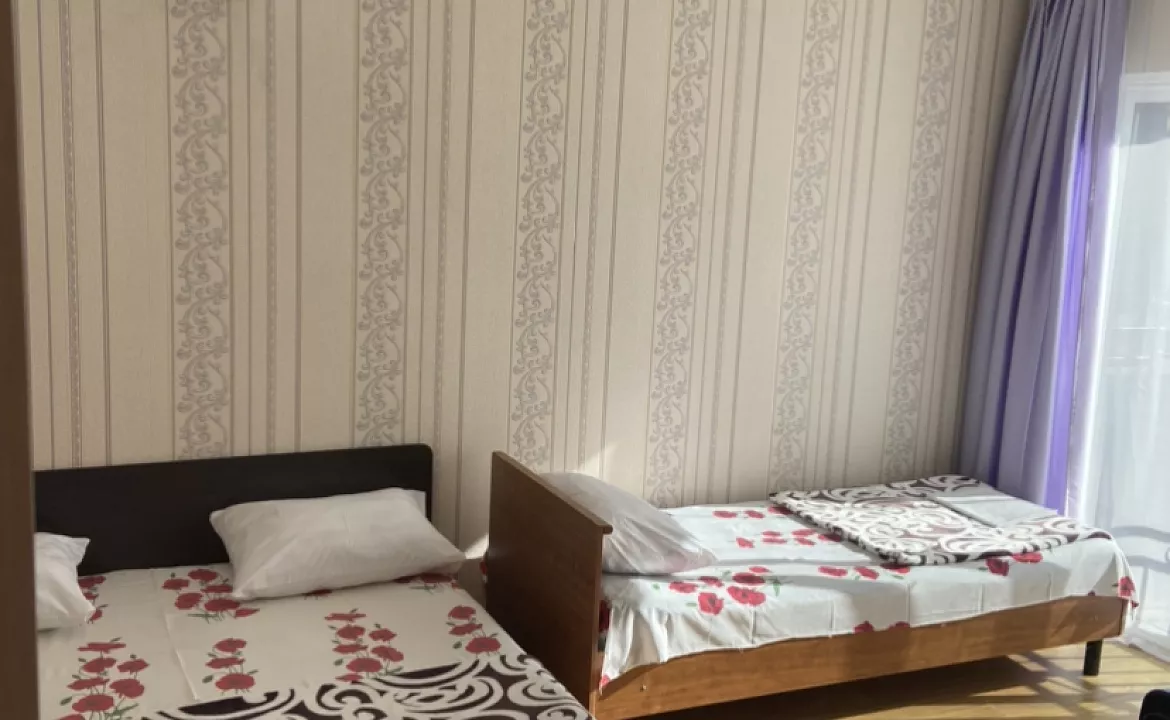 3-х местный номер на 3-ем этаже с балконом. Гостевой дом У Сергея и Веры . Гагра