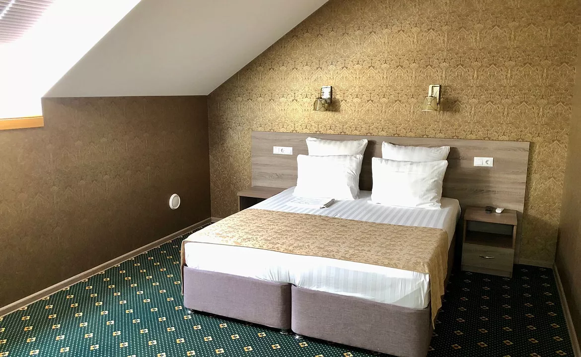 Двухкомнатный ЛЮКС с балконом вид на горы 4 этаж. Отель "РЕВЮ". Агой