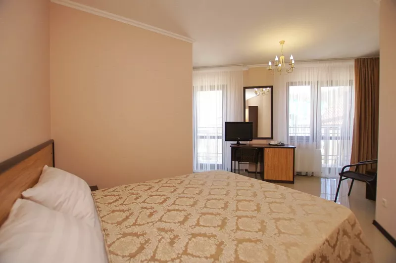  Стандарт с балконом. Гостевой дом "Адмирал". Ольгинка