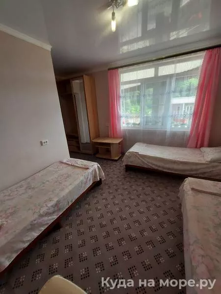 Классический трёхместный номер. Гостевой дом "Нур". Ольгинка