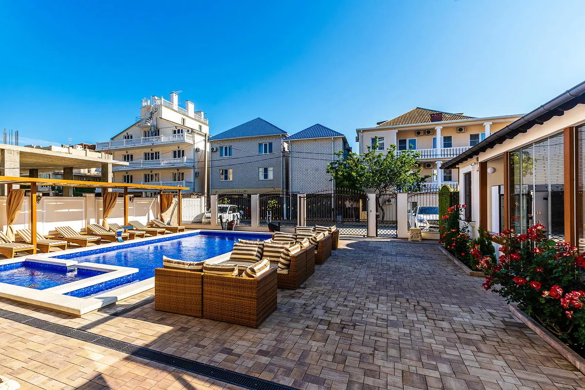 . Отель «Южные Ночи». Кабардинка