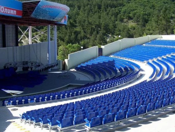 Фото концертного зала в парке "Олимп" взято с сайта: http://park-olimp.ru/