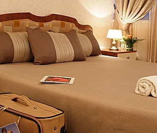 Номер «Junior suite» (Полулюкс). Гостевой комплекс «Golden Family». Номер «Junior suite» (Полулюкс). Гостевой комплекс «Golden Family».
