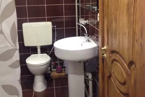 Четырехместный номер с топчаном на балконе. Гостевой дом «Secret garden». Коктебель Четырехместный номер с топчаном на балконе. Гостевой дом «Secret garden». Коктебель