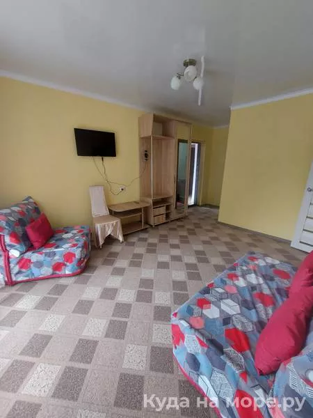 Двухкомнатный семиместный номер с балконом. Гостевой дом "Нур". Ольгинка