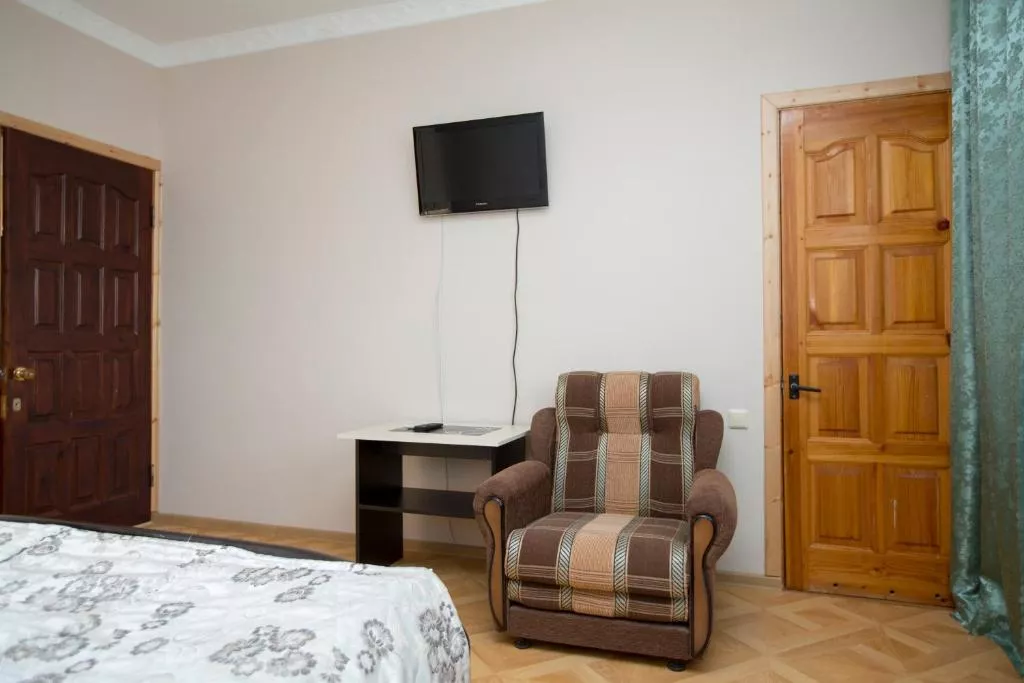 Семейный 4х местный номер. Гостиница "Кристина"- Адлер. Адлер