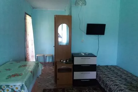 Двухкомнатный 3х местный стандарт с кухней - столовой (комната 18 м2 кухня 12 м2). Гостевой дом «Высотной 13». Голубицкая Двухкомнатный 3х местный стандарт с кухней - столовой (комната 18 м2 кухня 12 м2). Гостевой дом «Высотной 13». Голубицкая