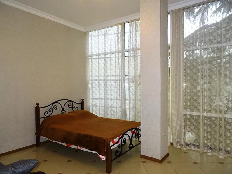 Квартира-студия. Квартира в многоквартирном доме "В центре" квартира-студия. Адлер