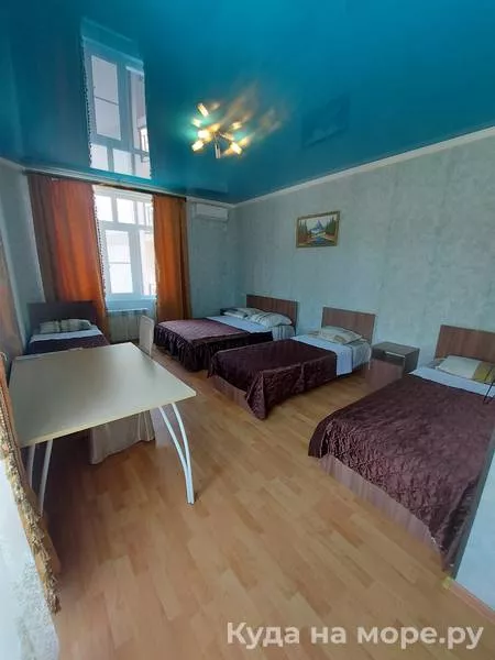 Пятиместный номер люкс с балконом. Гостевой дом "Нур". Ольгинка