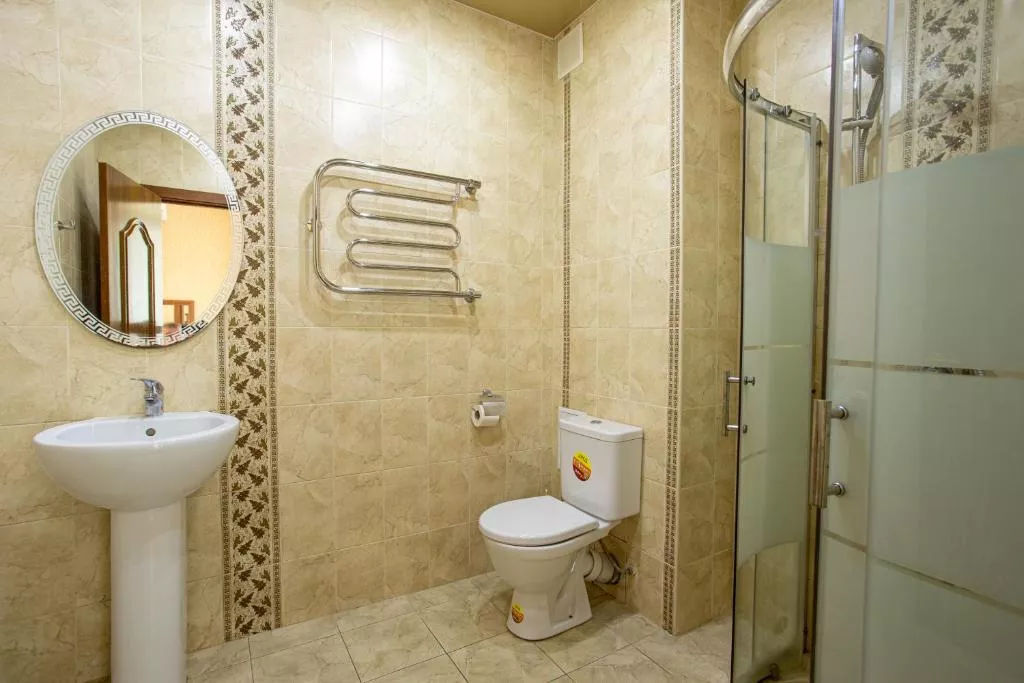 Трехместный номер с балконом. Отель Атмосфера. Кабардинка Трехместный номер с балконом. Отель Атмосфера. Кабардинка