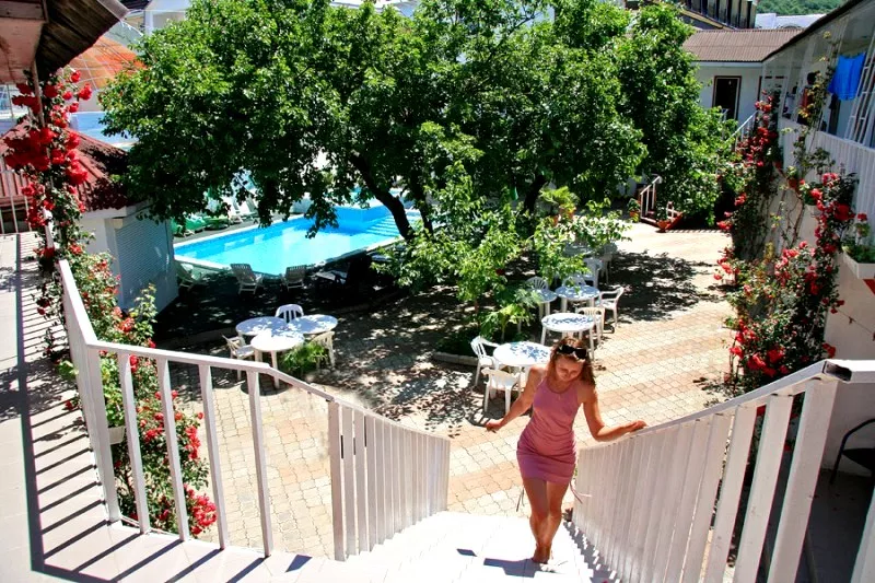 . Гостиница "Капитан Флинт" в Новомихайловском. Новомихайловский