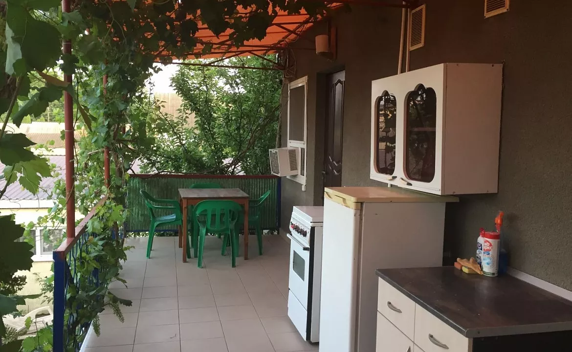  Трехместный с балконом. Гостевой дом на Комарова 17. Витязево