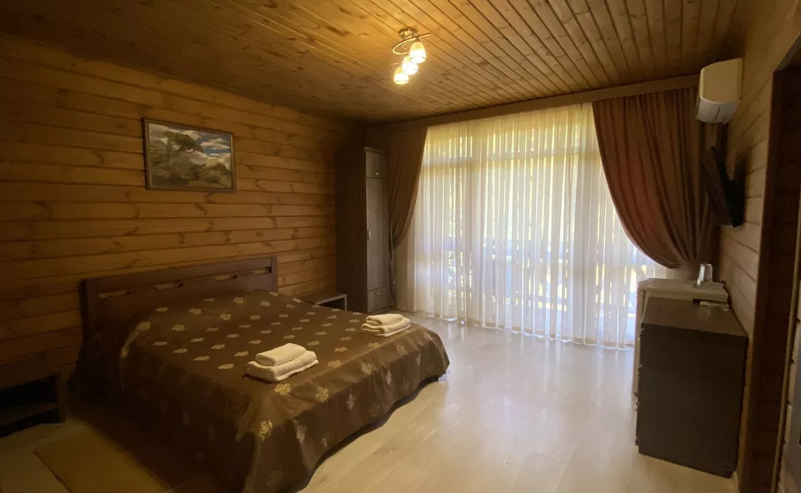Однокомнатный двухместный номер с видом на лес. Гостевой дом "Зеленая бухта". Отдых с детьми