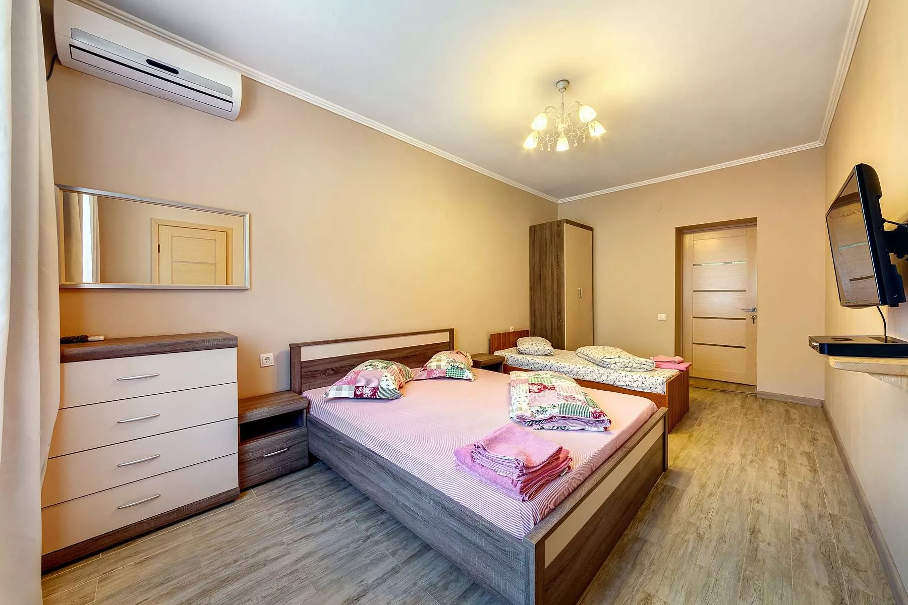 . Гостевой дом «Кристалл». Джанхот