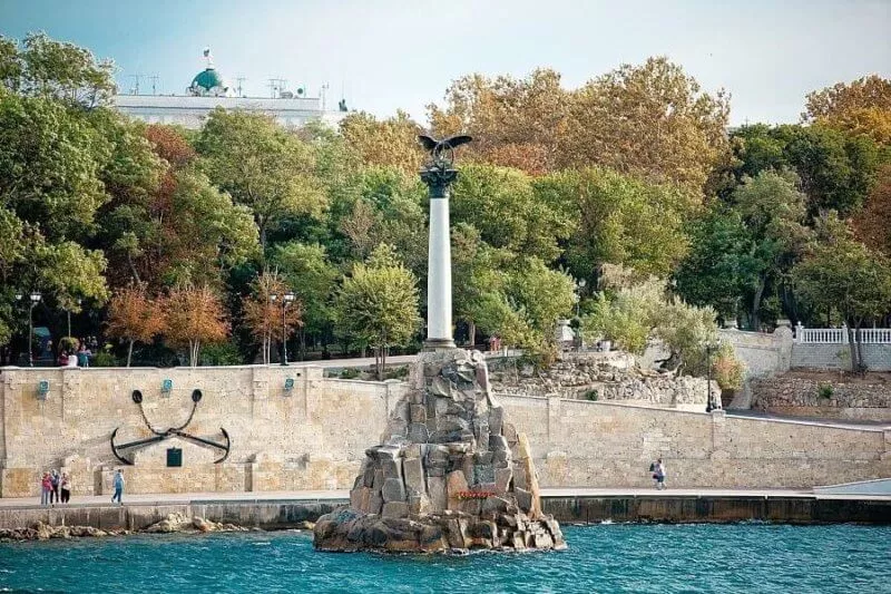 Памятник затопленным кораблям. Фото взято с сайта: https://of-crimea.ru/