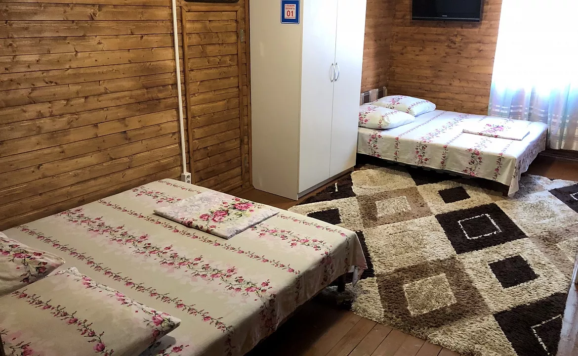 4-х местный номер ЛЮКС 23 кв метра. Гостевой дом "Эко отдых в срубе". Лазаревское 4-х местный номер ЛЮКС 23 кв метра. Гостевой дом "Эко отдых в срубе". Лазаревское